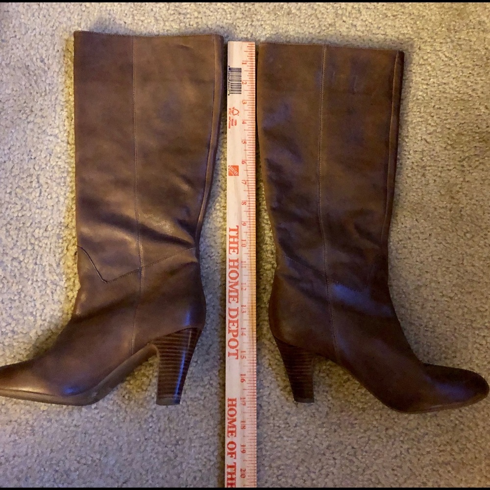 BCBG sz 7 light brown boots
